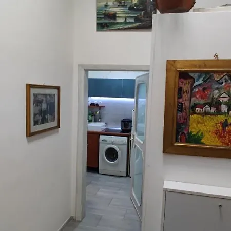 Very Quiet Studio, Central Old Town バーリ